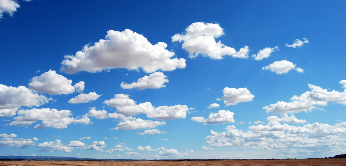 Nubes sobre un campo